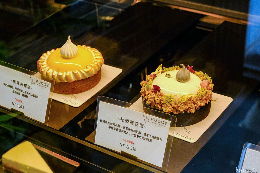 法奇甜點爆漿巧克力可頌，人氣法式甜點新推出奶油可頌好酥脆，抹茶、荔枝紐約捲好吃也好拍！