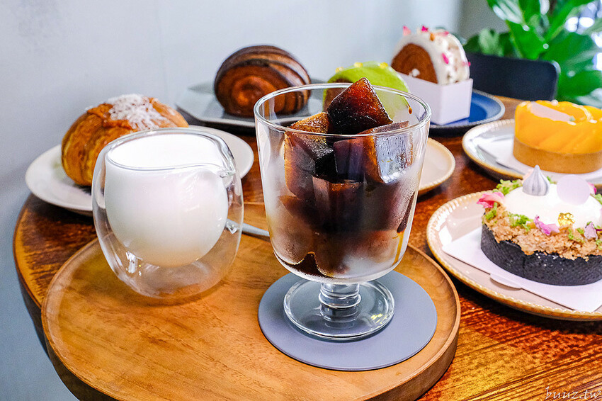 法奇甜點爆漿巧克力可頌，人氣法式甜點新推出奶油可頌好酥脆，抹茶、荔枝紐約捲好吃也好拍！