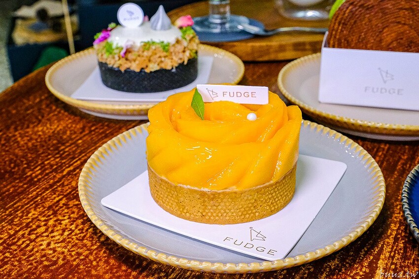 法奇甜點爆漿巧克力可頌，人氣法式甜點新推出奶油可頌好酥脆，抹茶、荔枝紐約捲好吃也好拍！