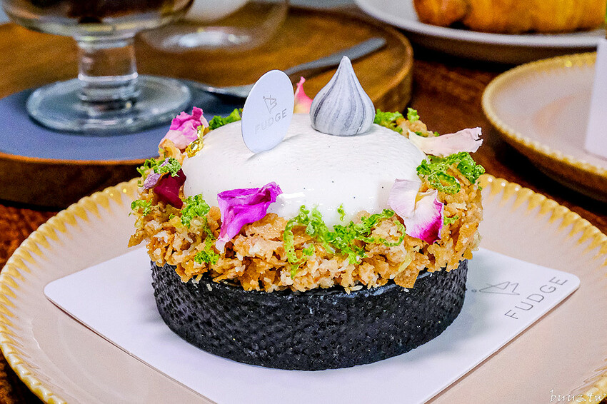 法奇甜點爆漿巧克力可頌，人氣法式甜點新推出奶油可頌好酥脆，抹茶、荔枝紐約捲好吃也好拍！