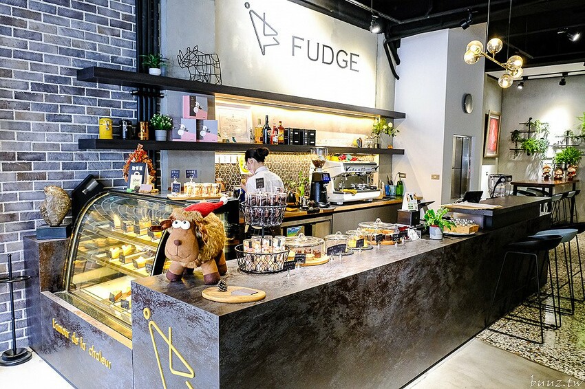 法奇甜點爆漿巧克力可頌，人氣法式甜點新推出奶油可頌好酥脆，抹茶、荔枝紐約捲好吃也好拍！