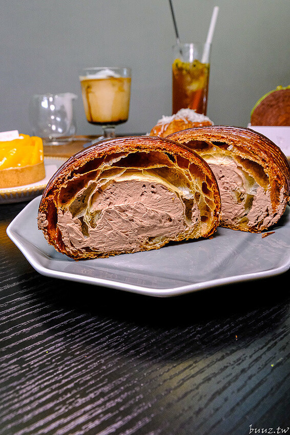 法奇甜點爆漿巧克力可頌，人氣法式甜點新推出奶油可頌好酥脆，抹茶、荔枝紐約捲好吃也好拍！