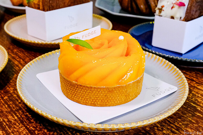 法奇甜點爆漿巧克力可頌，人氣法式甜點新推出奶油可頌好酥脆，抹茶、荔枝紐約捲好吃也好拍！