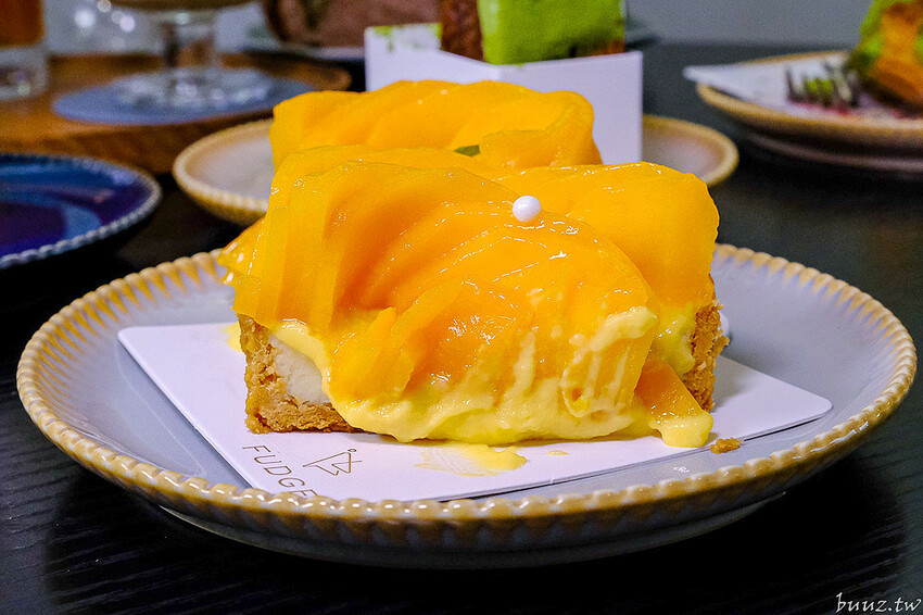 法奇甜點爆漿巧克力可頌，人氣法式甜點新推出奶油可頌好酥脆，抹茶、荔枝紐約捲好吃也好拍！