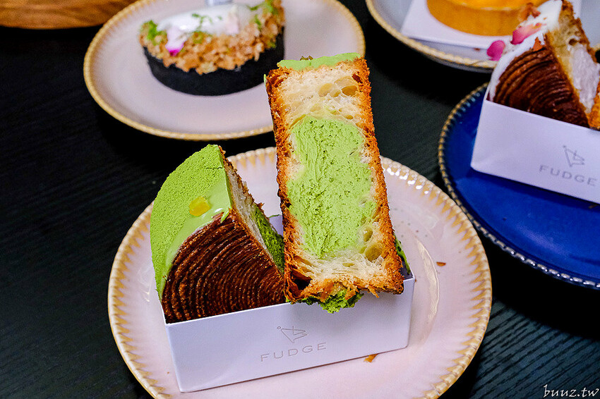 法奇甜點爆漿巧克力可頌，人氣法式甜點新推出奶油可頌好酥脆，抹茶、荔枝紐約捲好吃也好拍！