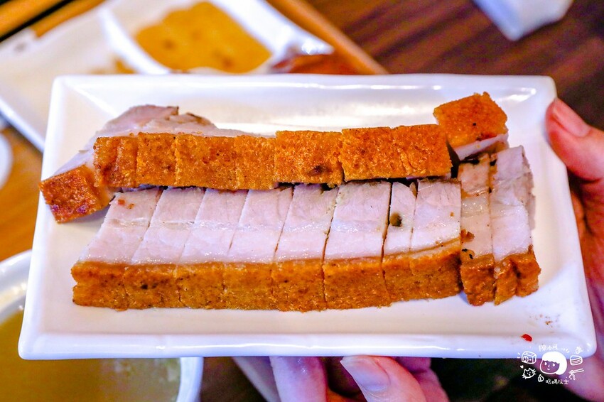 新北市永和區超推這間新北神好吃的入魂脆燒肉，內用套餐白飯、老火湯免費續！香港師傅開的燒臘店