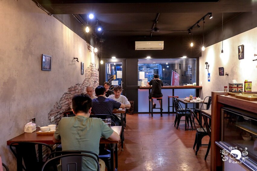 新北市永和區超推這間新北神好吃的入魂脆燒肉，內用套餐白飯、老火湯免費續！香港師傅開的燒臘店