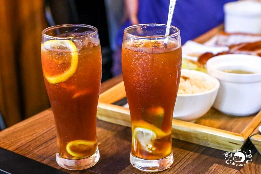 新北市永和區超推這間新北神好吃的入魂脆燒肉，內用套餐白飯、老火湯免費續！香港師傅開的燒臘店