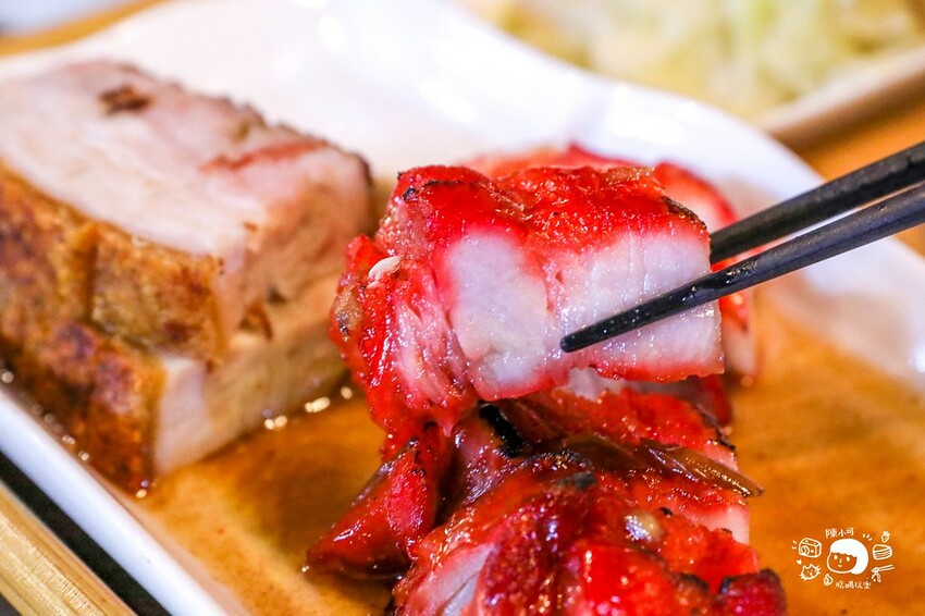 新北市永和區超推這間新北神好吃的入魂脆燒肉，內用套餐白飯、老火湯免費續！香港師傅開的燒臘店