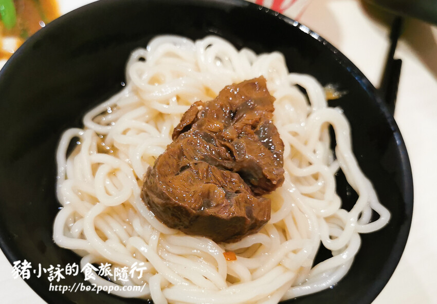 雲林。古坑》田園小館。複合式牛肉麵飯料理專賣