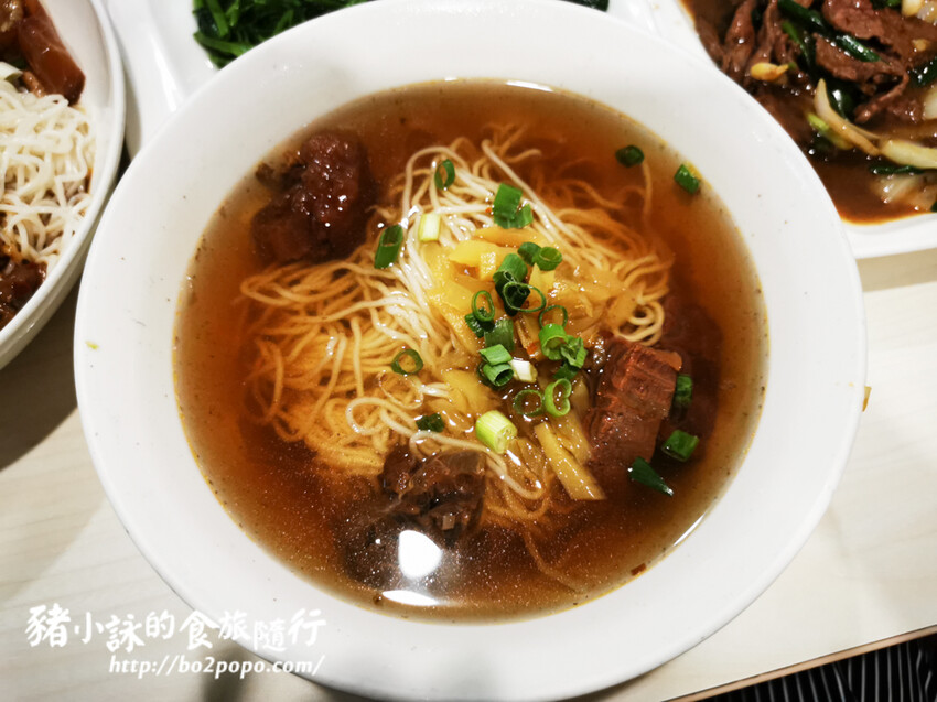 雲林。古坑》田園小館。複合式牛肉麵飯料理專賣