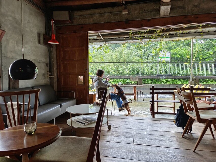 【台北.平溪】大華車站。與路咖啡寵物友善咖啡廳內有店狗。寧靜小鎮風光超悠閒午後時光