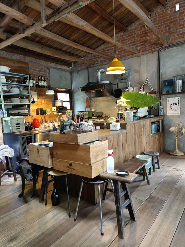 【台北.平溪】大華車站。與路咖啡寵物友善咖啡廳內有店狗。寧靜小鎮風光超悠閒午後時光