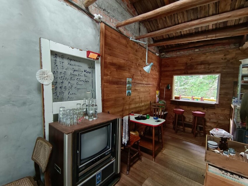 【台北.平溪】大華車站。與路咖啡寵物友善咖啡廳內有店狗。寧靜小鎮風光超悠閒午後時光