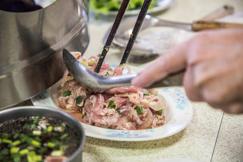 桃園市大溪區韓鄉石頭火鍋｜一年只開八個月！還沒開門就有人在等吃的低調石頭火鍋