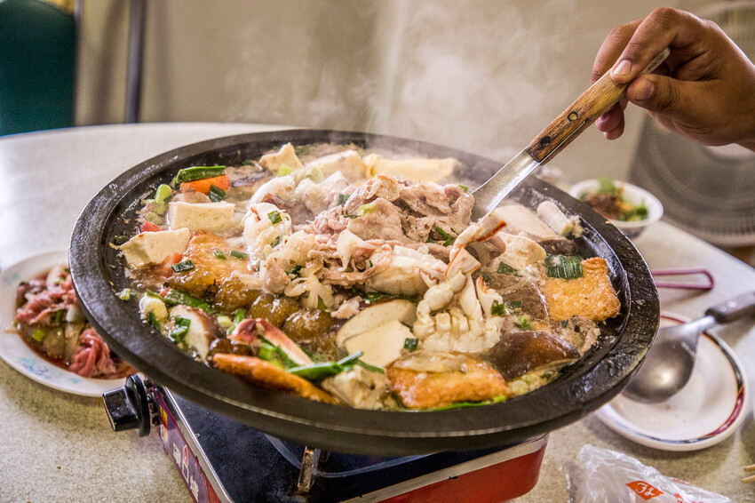桃園市大溪區韓鄉石頭火鍋｜一年只開八個月！還沒開門就有人在等吃的低調石頭火鍋
