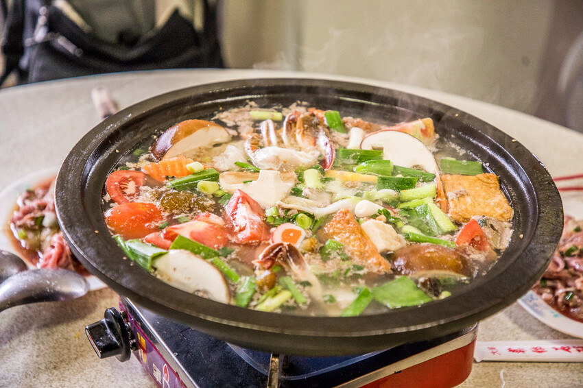 桃園市大溪區韓鄉石頭火鍋｜一年只開八個月！還沒開門就有人在等吃的低調石頭火鍋