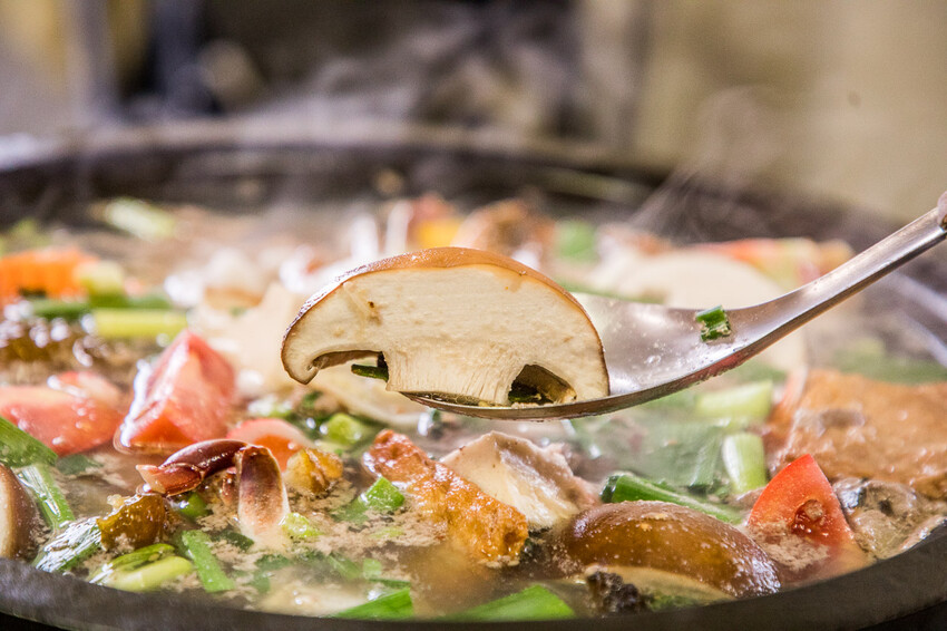 桃園市大溪區韓鄉石頭火鍋｜一年只開八個月！還沒開門就有人在等吃的低調石頭火鍋