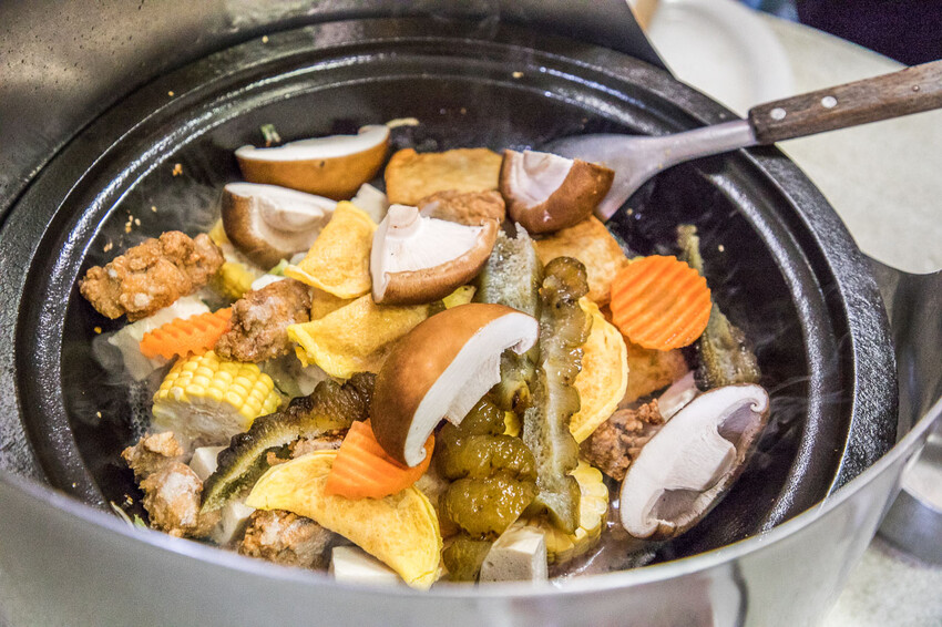 桃園市大溪區韓鄉石頭火鍋｜一年只開八個月！還沒開門就有人在等吃的低調石頭火鍋