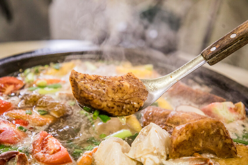 桃園市大溪區韓鄉石頭火鍋｜一年只開八個月！還沒開門就有人在等吃的低調石頭火鍋