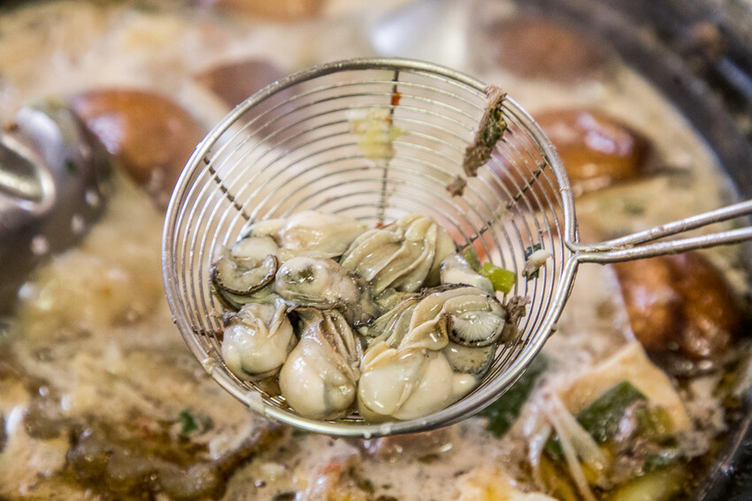 桃園市大溪區韓鄉石頭火鍋｜一年只開八個月！還沒開門就有人在等吃的低調石頭火鍋