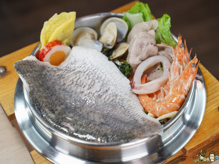 學生激推爆鮮 家遇鮮海鮮鍋燒，新推出多款湯底、整碗大船入場海洋鮮味 x 高雄必追鍋燒.海鮮飯湯 - 跟著尼力吃喝玩樂＆親子生活