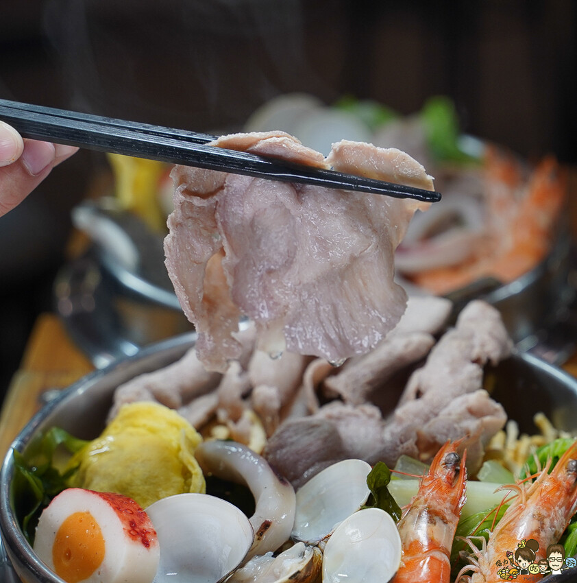 學生激推爆鮮 家遇鮮海鮮鍋燒，新推出多款湯底、整碗大船入場海洋鮮味 x 高雄必追鍋燒.海鮮飯湯 - 跟著尼力吃喝玩樂＆親子生活