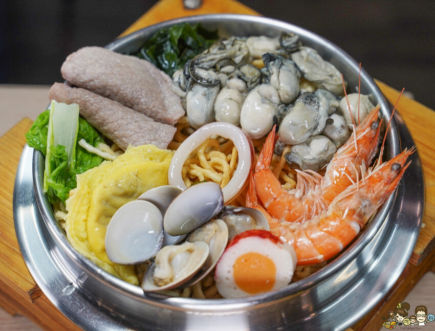 學生激推爆鮮 家遇鮮海鮮鍋燒，新推出多款湯底、整碗大船入場海洋鮮味 x 高雄必追鍋燒.海鮮飯湯 - 跟著尼力吃喝玩樂＆親子生活