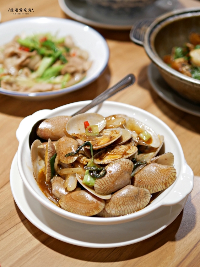 有深度的好味道!米其林綠色指南推薦『福樓 Fu Lou』湯鮮味美肉清甜的白鯧米粉、香氣十足的炒海瓜子點起來!台南美食|台南生日優惠|台南中西區 - 曼達愛吃鬼