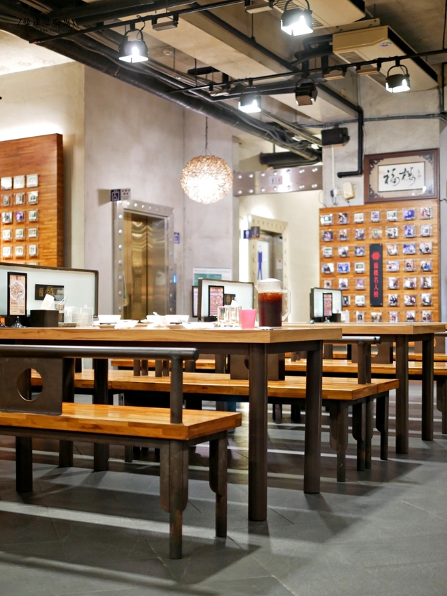 有深度的好味道!米其林綠色指南推薦『福樓 Fu Lou』湯鮮味美肉清甜的白鯧米粉、香氣十足的炒海瓜子點起來!台南美食|台南生日優惠|台南中西區 - 曼達愛吃鬼