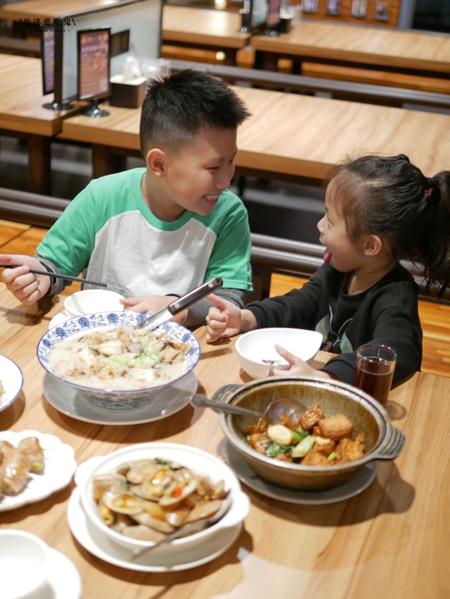 有深度的好味道!米其林綠色指南推薦『福樓 Fu Lou』湯鮮味美肉清甜的白鯧米粉、香氣十足的炒海瓜子點起來!台南美食|台南生日優惠|台南中西區 - 曼達愛吃鬼