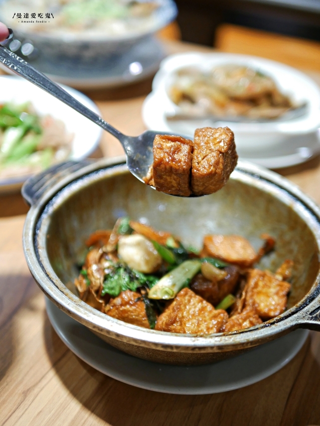 有深度的好味道!米其林綠色指南推薦『福樓 Fu Lou』湯鮮味美肉清甜的白鯧米粉、香氣十足的炒海瓜子點起來!台南美食|台南生日優惠|台南中西區 - 曼達愛吃鬼