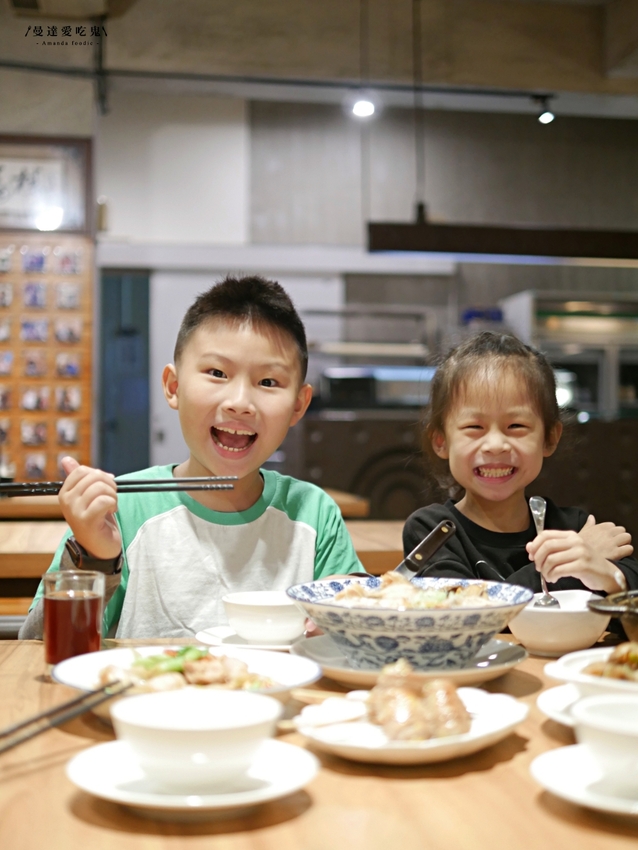 有深度的好味道!米其林綠色指南推薦『福樓 Fu Lou』湯鮮味美肉清甜的白鯧米粉、香氣十足的炒海瓜子點起來!台南美食|台南生日優惠|台南中西區 - 曼達愛吃鬼