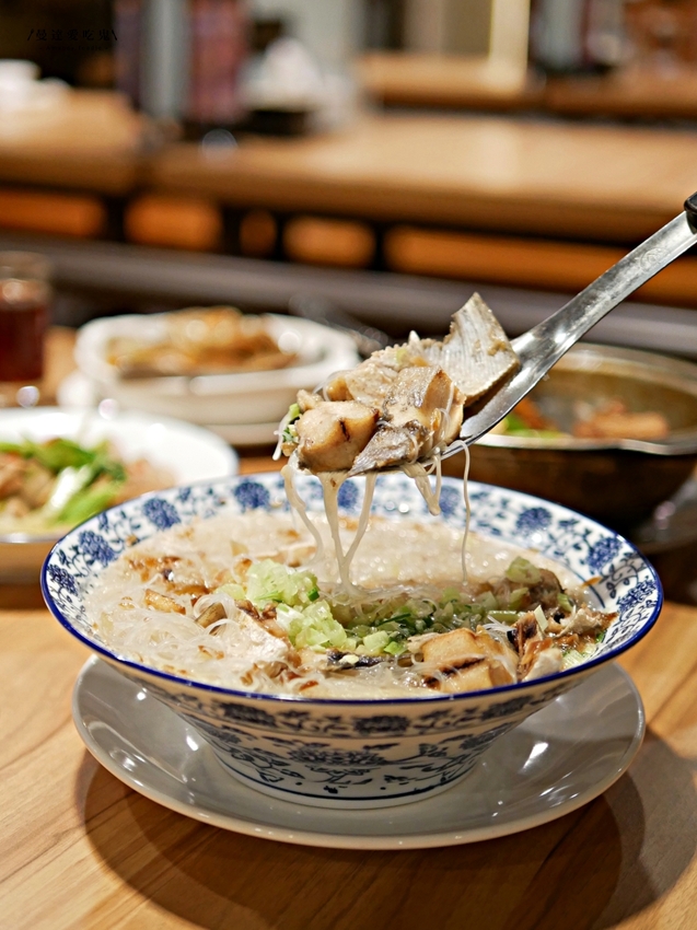 有深度的好味道!米其林綠色指南推薦『福樓 Fu Lou』湯鮮味美肉清甜的白鯧米粉、香氣十足的炒海瓜子點起來!台南美食|台南生日優惠|台南中西區 - 曼達愛吃鬼