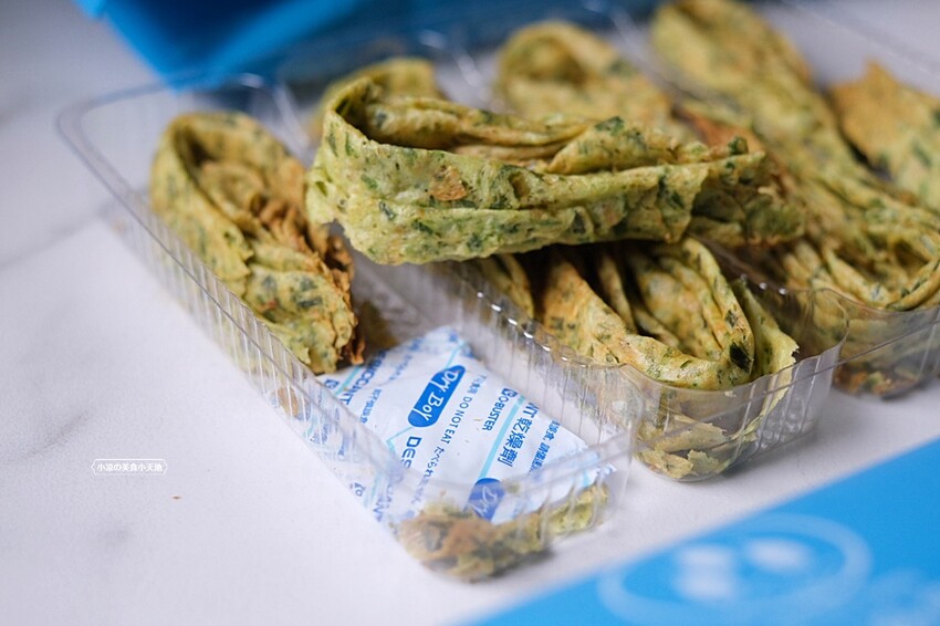 台中不踩雷超強人氣伴手禮!!最狂手作蛋捲再推灑滿青蔥及帕瑪森口味,鹹甜交織沁動酥香滋味,絕對讓你唇齒留香!!!