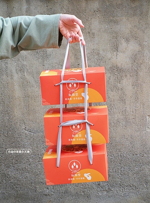 台中不踩雷超強人氣伴手禮!!最狂手作蛋捲再推灑滿青蔥及帕瑪森口味,鹹甜交織沁動酥香滋味,絕對讓你唇齒留香!!!