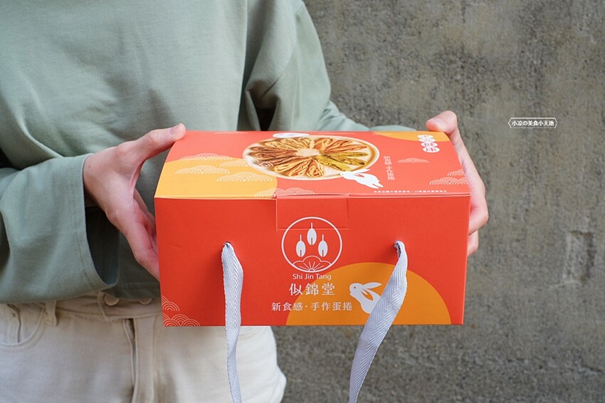 台中不踩雷超強人氣伴手禮!!最狂手作蛋捲再推灑滿青蔥及帕瑪森口味,鹹甜交織沁動酥香滋味,絕對讓你唇齒留香!!!