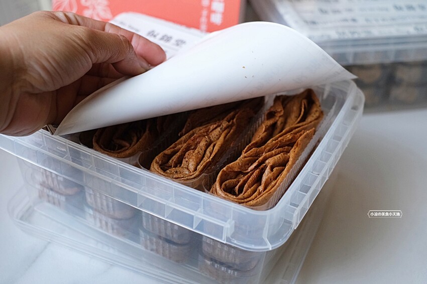 台中不踩雷超強人氣伴手禮!!最狂手作蛋捲再推灑滿青蔥及帕瑪森口味,鹹甜交織沁動酥香滋味,絕對讓你唇齒留香!!!