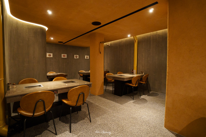 台中西區美食 逸之牛熟成炸牛燒肉,大膽使用『美國進口冷藏牛』,品質把關嚴格,肉品質、口感極佳,精誠商圈高品質炸牛燒肉。