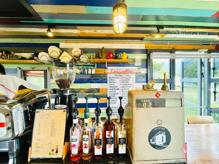 遠眺美麗海景，依傍翠綠高山，一週營業三個半天的美式復古車廂，台東都蘭咖啡車廂 @魚兒 x 牽手明太子的「視」界旅行