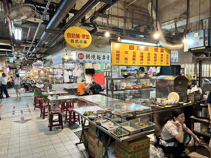 【台灣,基隆市,仁愛區】仁愛市場美食再一家,「漁人手作壽司」的海鮮丼飯新鮮又美味。(基隆美食推薦/基