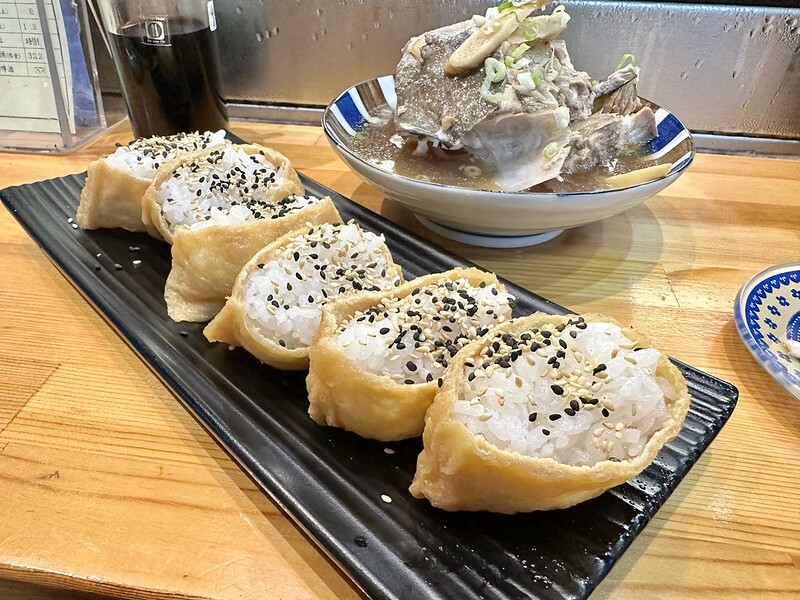 【台灣,基隆市,仁愛區】仁愛市場美食再一家,「漁人手作壽司」的海鮮丼飯新鮮又美味。(基隆美食推薦/基