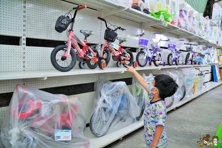 超過百坪最大廠的花鹿鹿玩具倉庫，上萬件商品、超過千樣免百元玩具生活雜貨 X 鹿港老街吃喝一把罩 - 跟著尼力吃喝玩樂＆親子生活