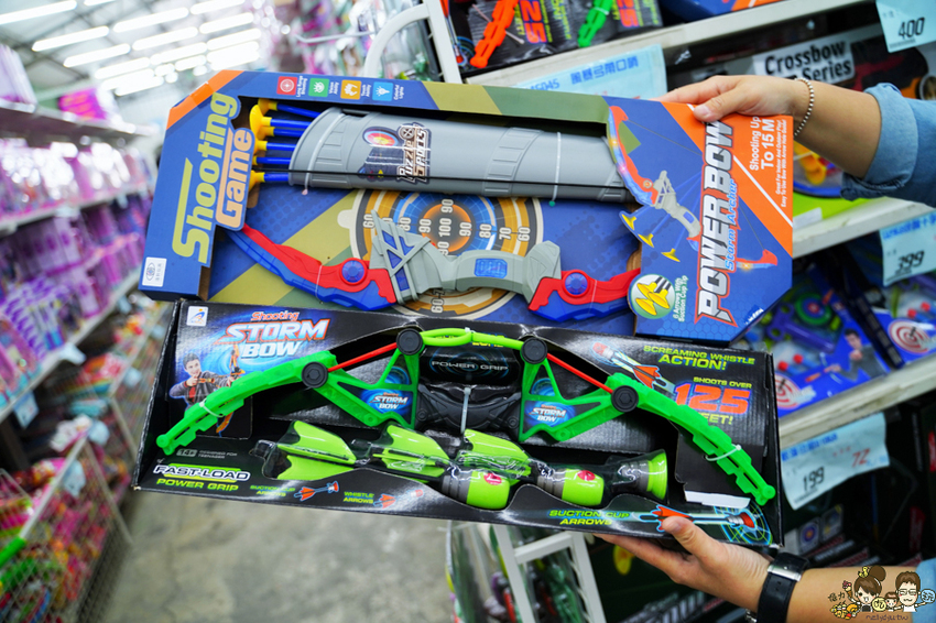 超過百坪最大廠的花鹿鹿玩具倉庫，上萬件商品、超過千樣免百元玩具生活雜貨 X 鹿港老街吃喝一把罩 - 跟著尼力吃喝玩樂＆親子生活