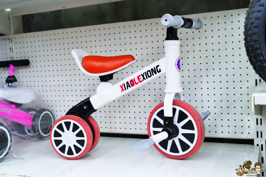 超過百坪最大廠的花鹿鹿玩具倉庫，上萬件商品、超過千樣免百元玩具生活雜貨 X 鹿港老街吃喝一把罩 - 跟著尼力吃喝玩樂＆親子生活