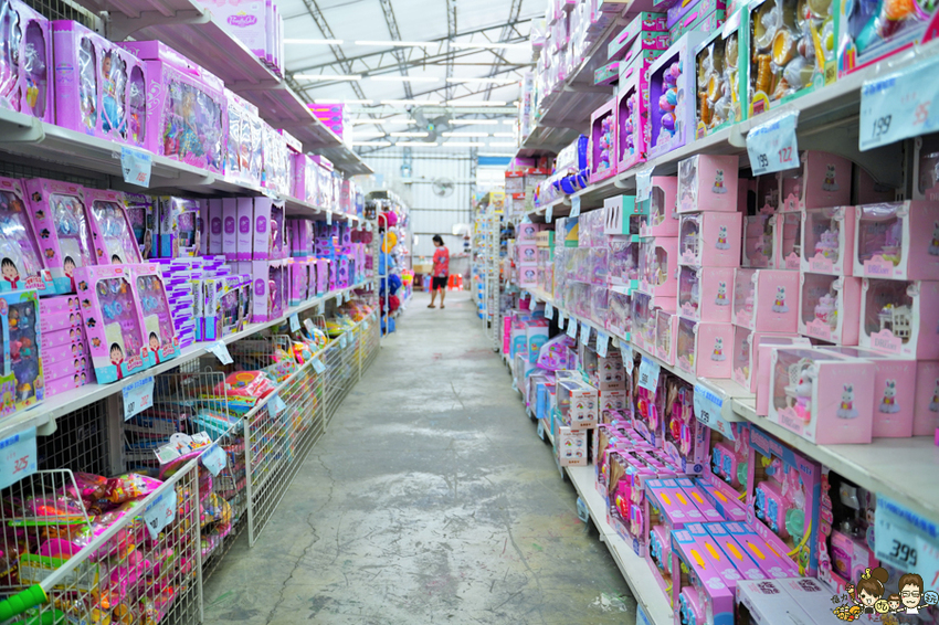 超過百坪最大廠的花鹿鹿玩具倉庫，上萬件商品、超過千樣免百元玩具生活雜貨 X 鹿港老街吃喝一把罩 - 跟著尼力吃喝玩樂＆親子生活