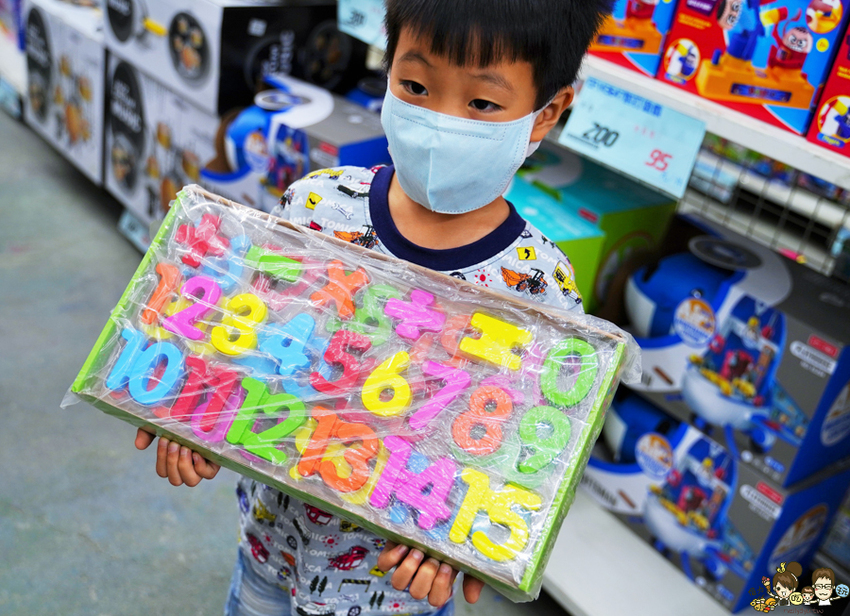 超過百坪最大廠的花鹿鹿玩具倉庫，上萬件商品、超過千樣免百元玩具生活雜貨 X 鹿港老街吃喝一把罩 - 跟著尼力吃喝玩樂＆親子生活