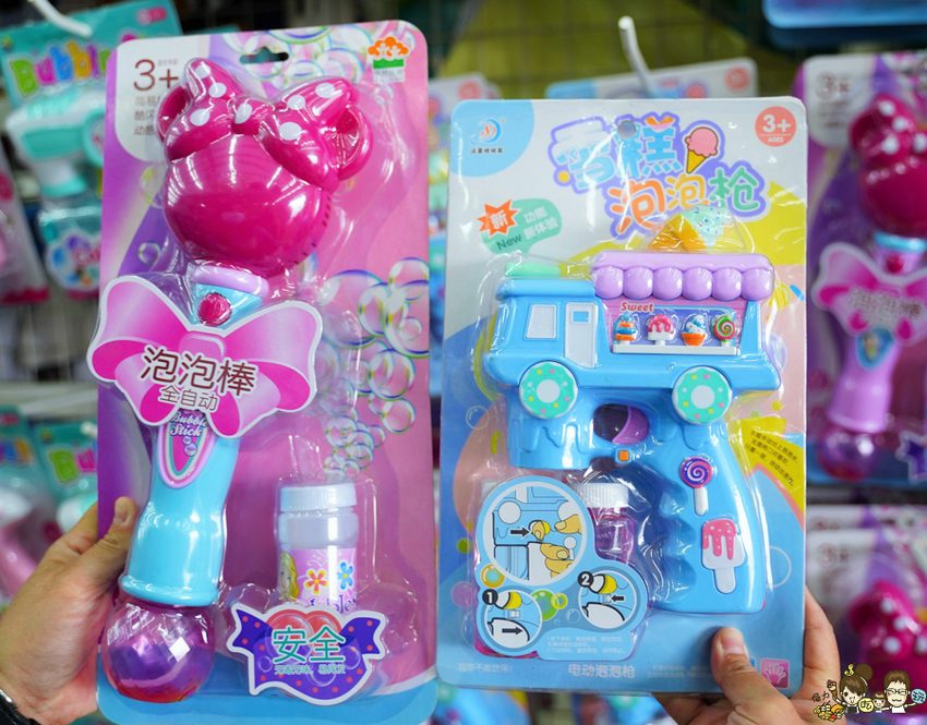 超過百坪最大廠的花鹿鹿玩具倉庫，上萬件商品、超過千樣免百元玩具生活雜貨 X 鹿港老街吃喝一把罩 - 跟著尼力吃喝玩樂＆親子生活