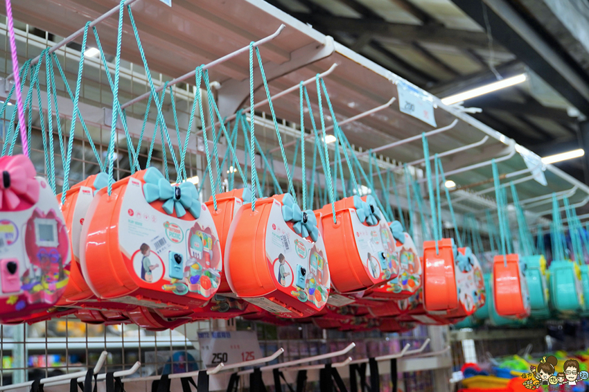 超過百坪最大廠的花鹿鹿玩具倉庫，上萬件商品、超過千樣免百元玩具生活雜貨 X 鹿港老街吃喝一把罩 - 跟著尼力吃喝玩樂＆親子生活