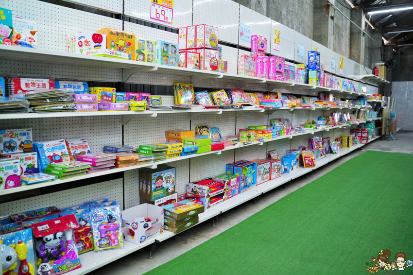超過百坪最大廠的花鹿鹿玩具倉庫，上萬件商品、超過千樣免百元玩具生活雜貨 X 鹿港老街吃喝一把罩 - 跟著尼力吃喝玩樂＆親子生活